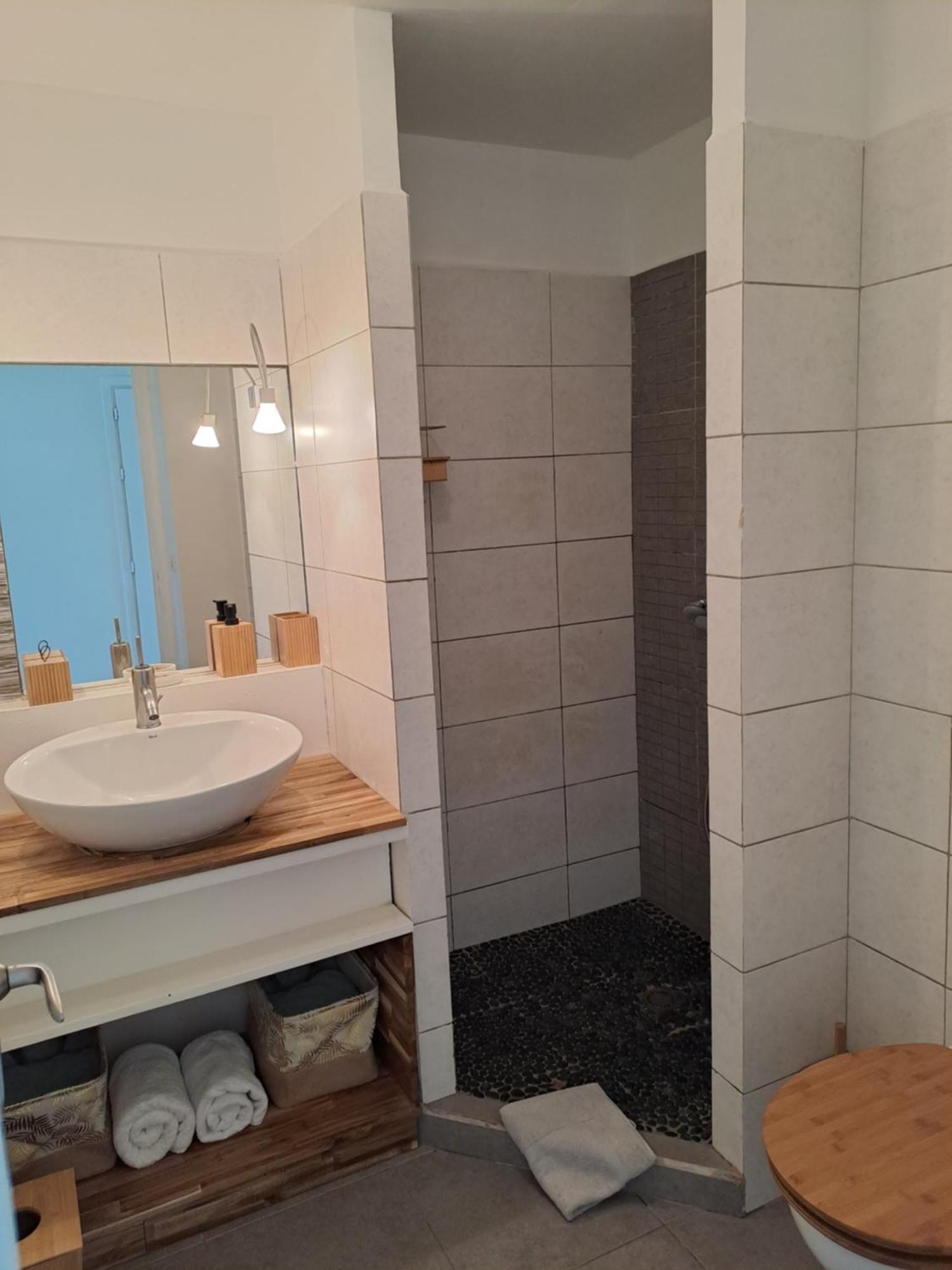 Rdc Appartement En Bord De Mer Au Son Des Vagues 勒穆莱 外观 照片